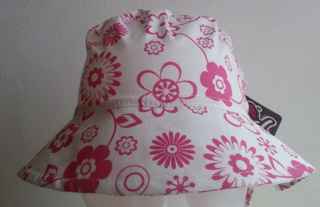 Dívčí klobouček RDX, bílý růžové květy