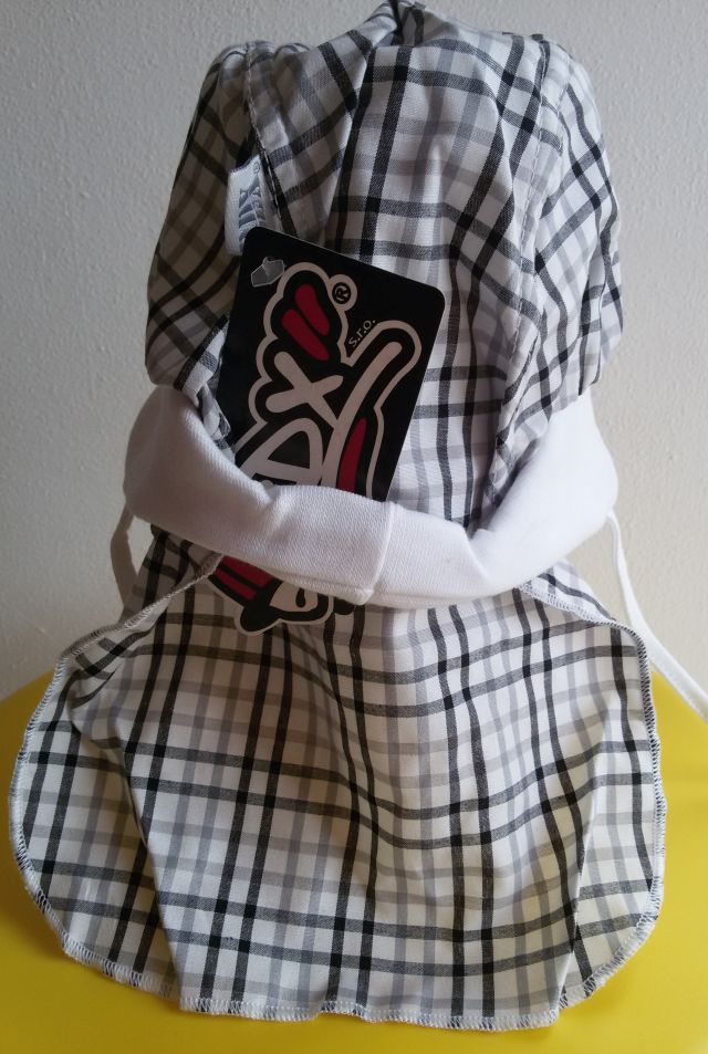 Kšiltovka s plachtičkou, bílo-šedé káro