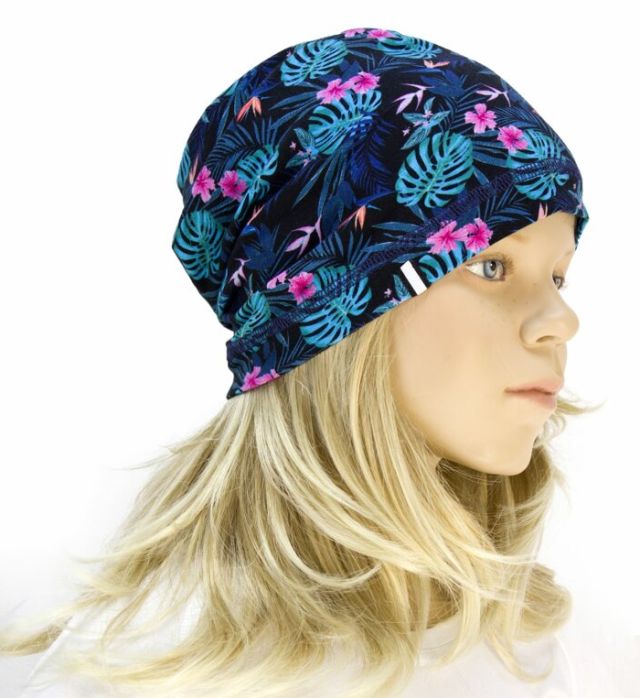 Fantom Delší úpletová čepice listy s růžovými kvítky