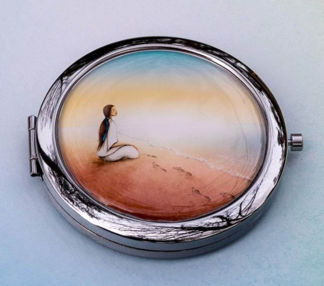 Lucie Ernestová Luxusní zrcátko Ticho