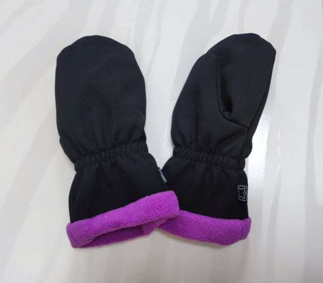 Rukavice softshell černé s fialovou fleecovou podšívkou